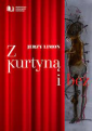 Z kurtyną i bez
